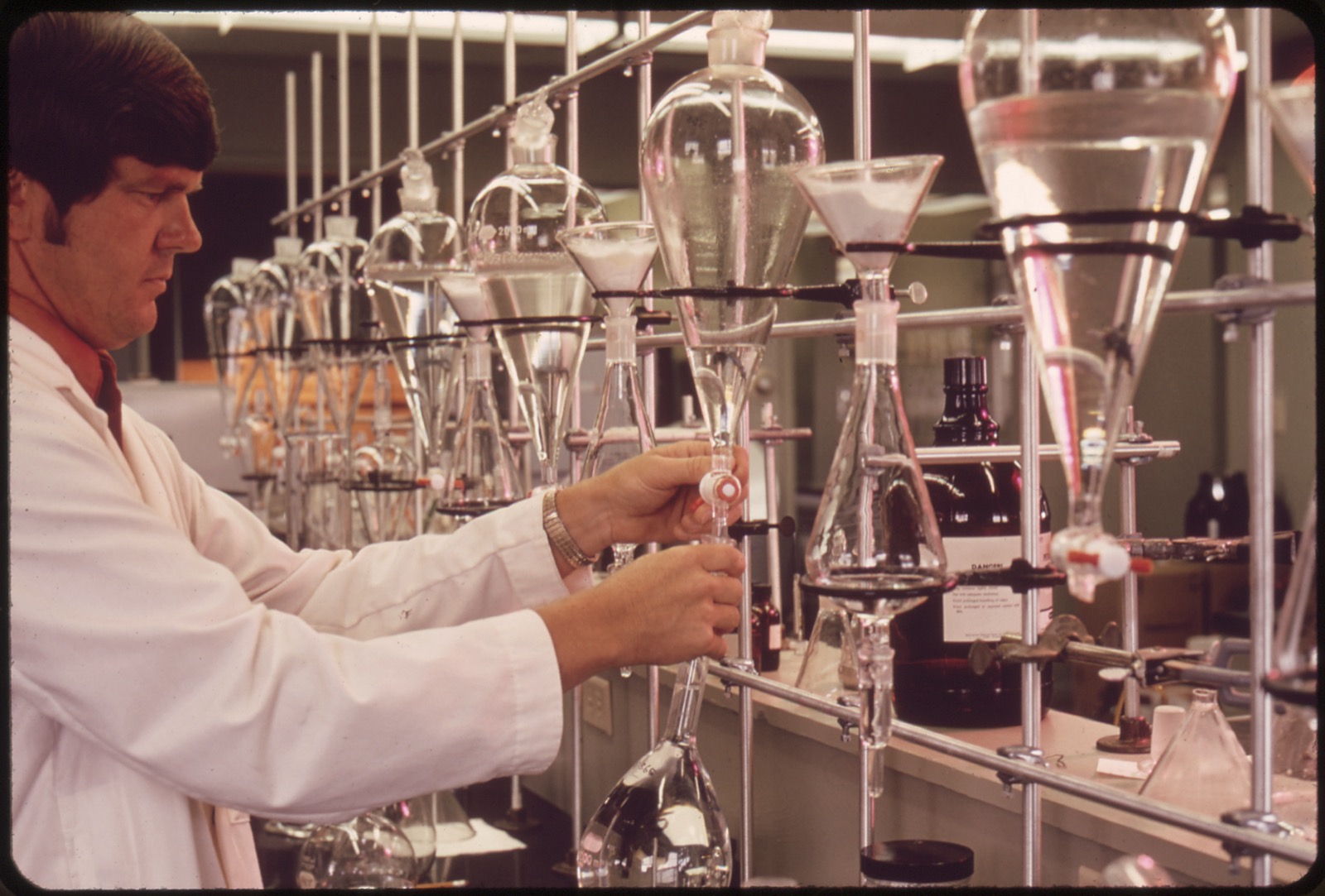 Why Sampling and Pretreatment Decide Long-Term Analyzer Stability